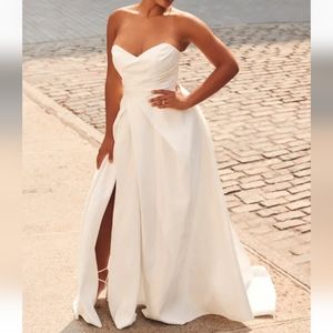 Lulu's Elegant White Strapless Wedding Dress and dust cover